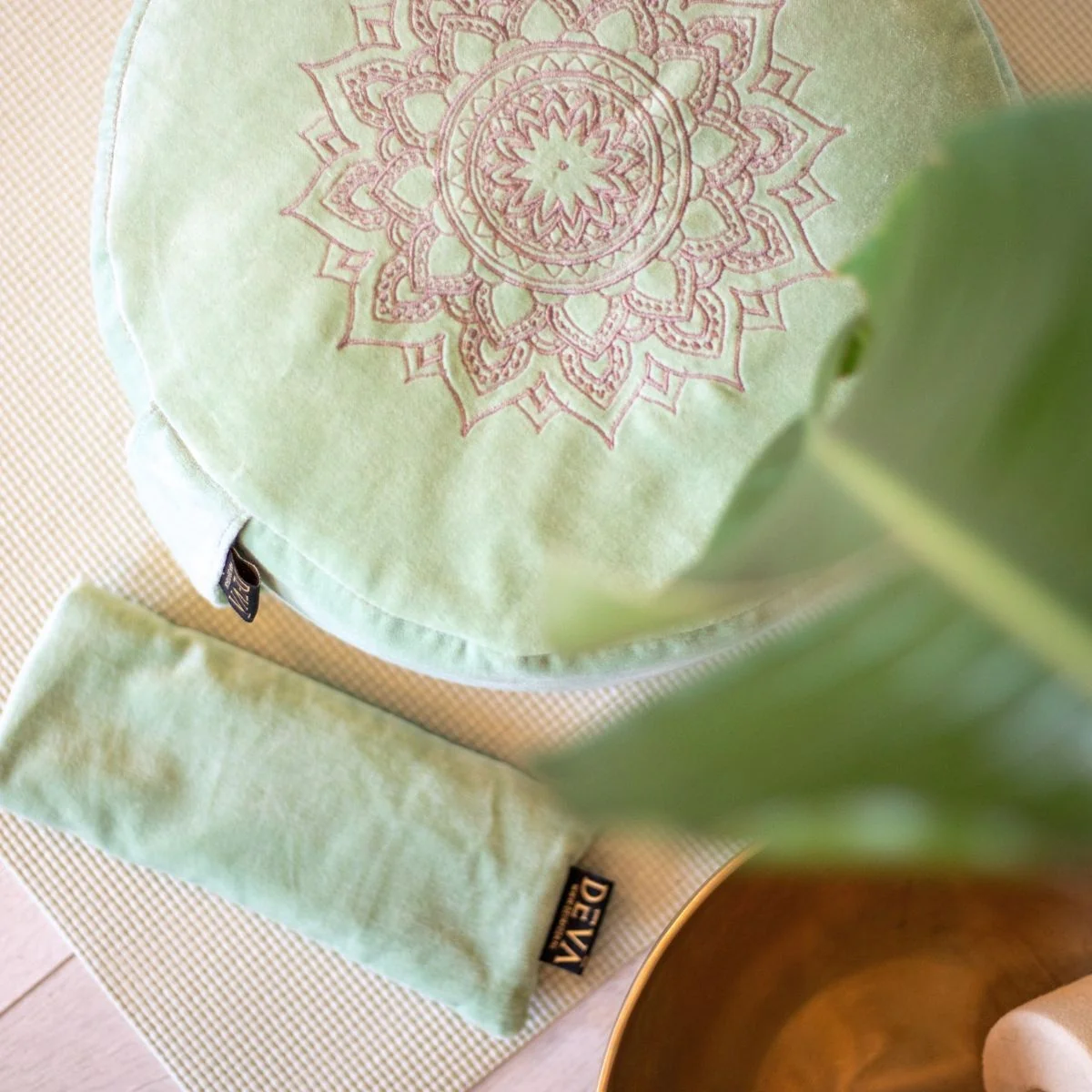 Deva Yoga - Meditatiekussen velvet - Light Green Mandala - Image 3