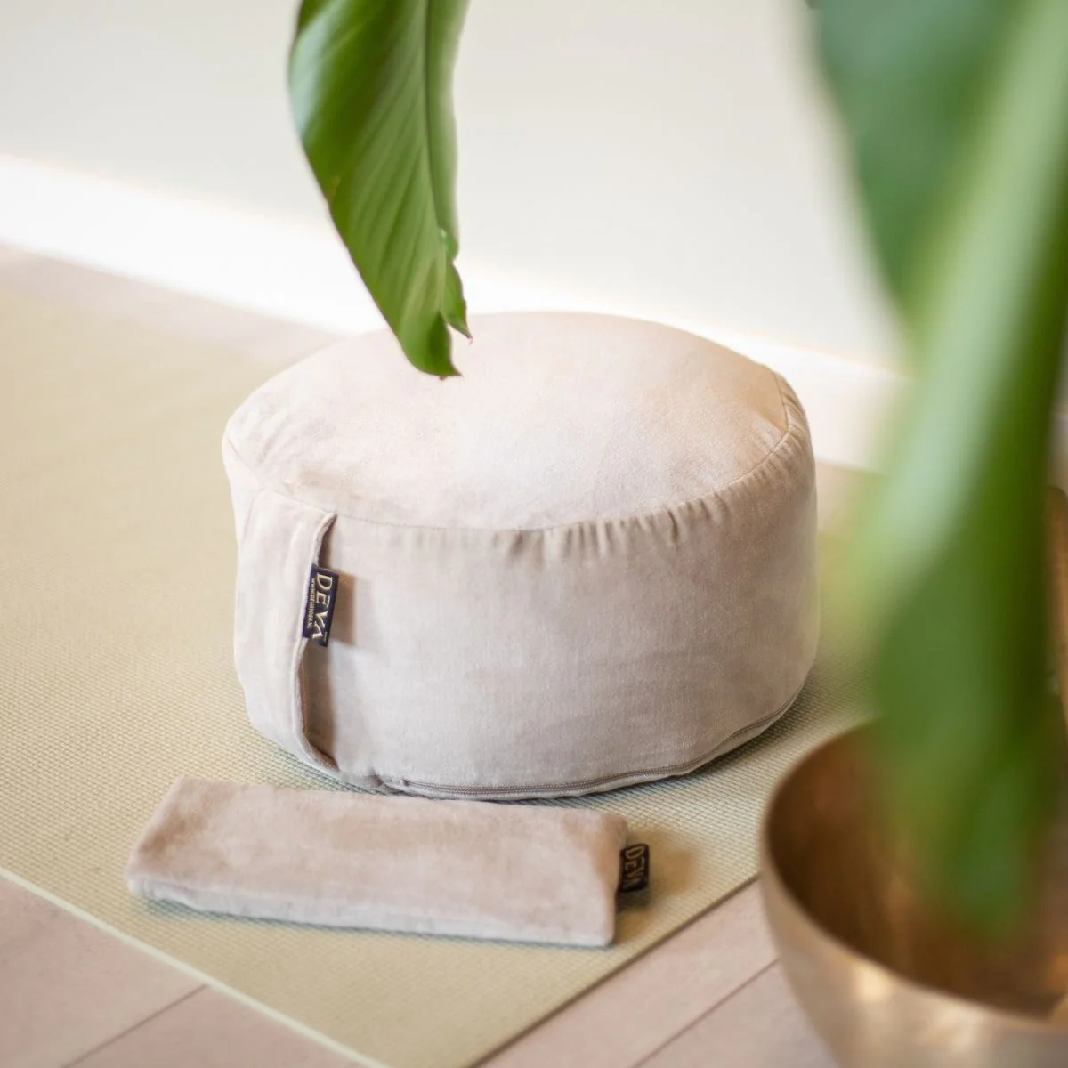 Deva Yoga - Meditatiekussen velvet - Warm Grey - Image 3