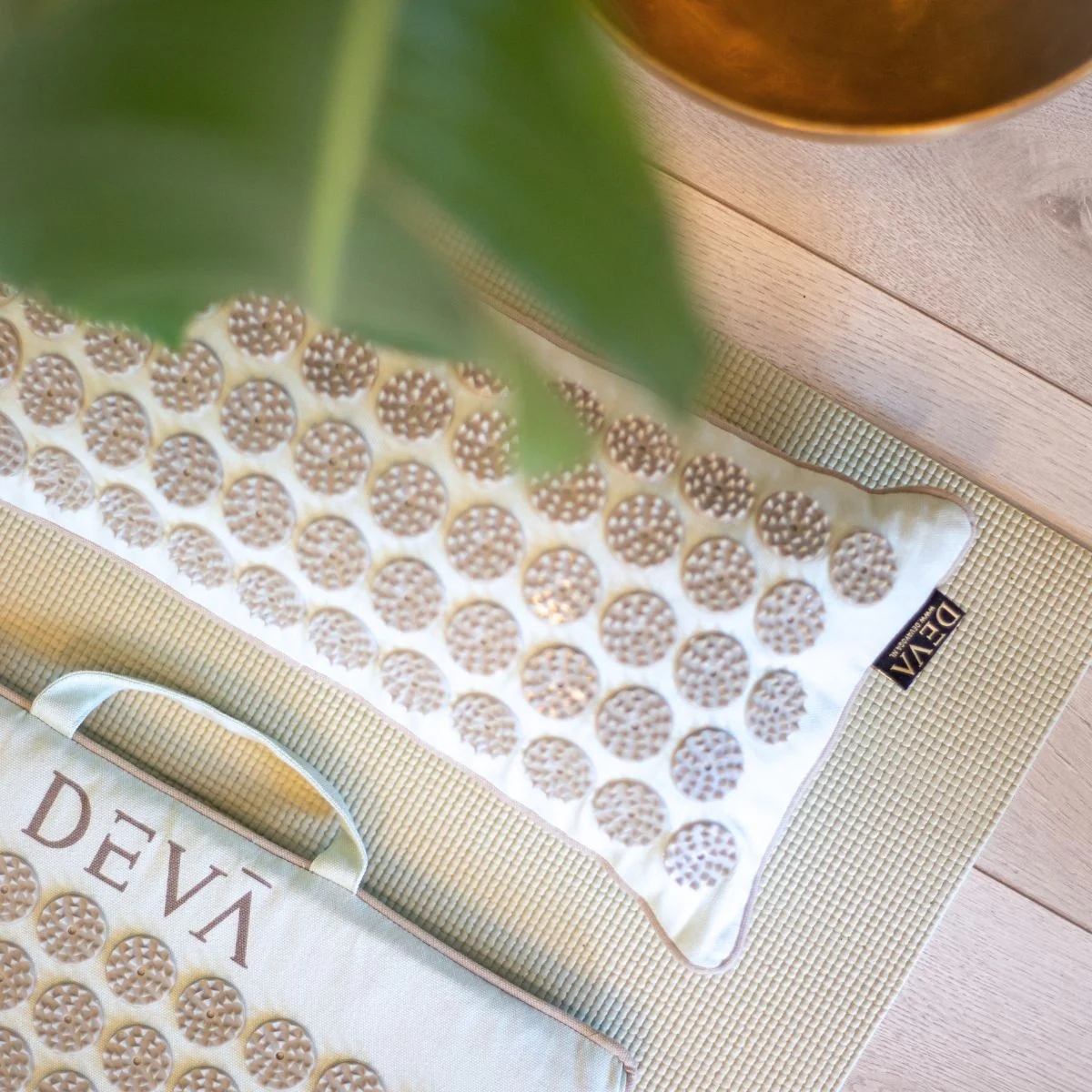 Deva Yoga - Spijkermat kussen - Mint Green Mandala - Image 4