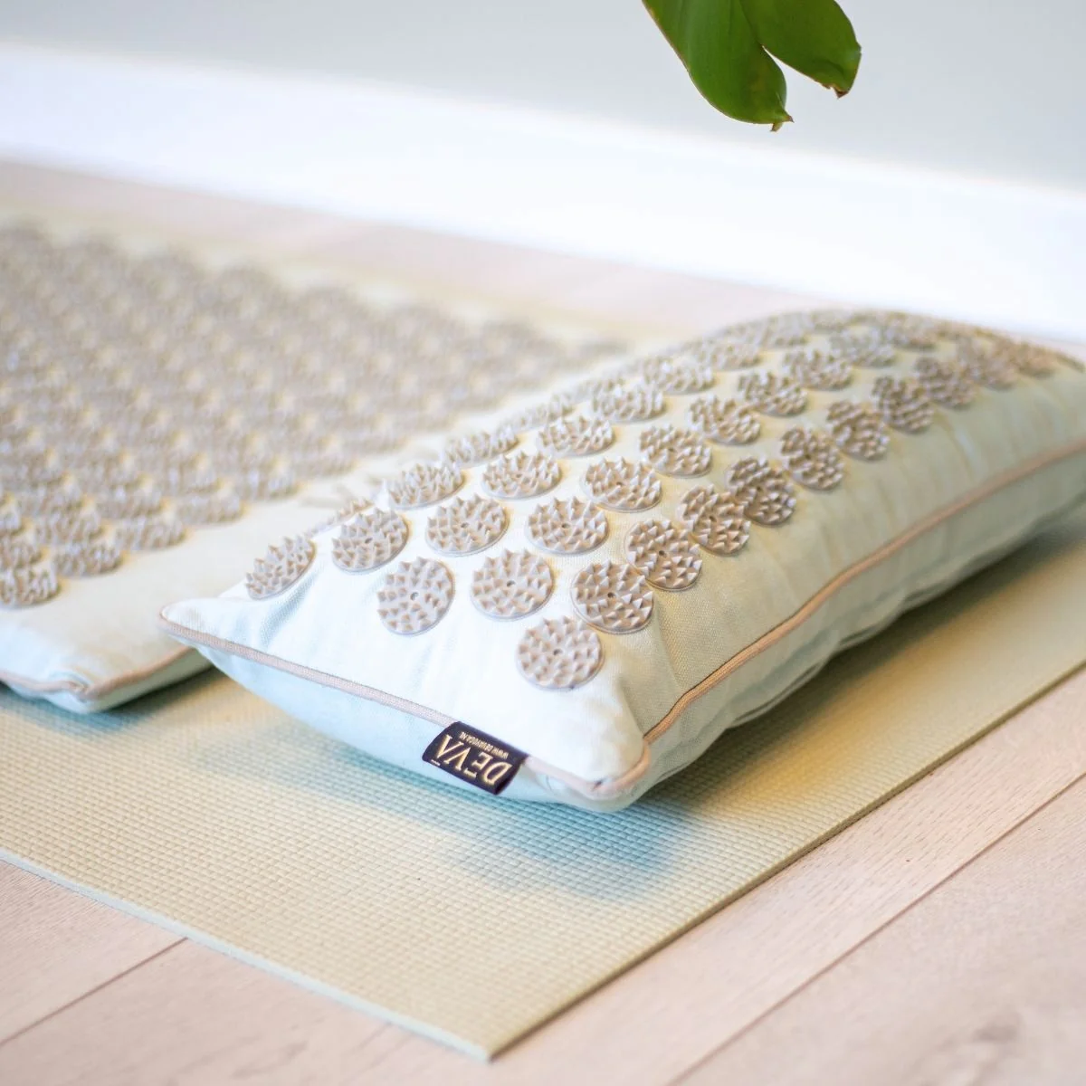 Deva Yoga - Spijkermat kussen - Mint Green Mandala - Image 6