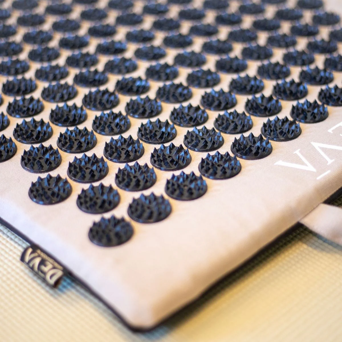 Deva Yoga - Spijkermat - Warm Grey Mandala - Image 4