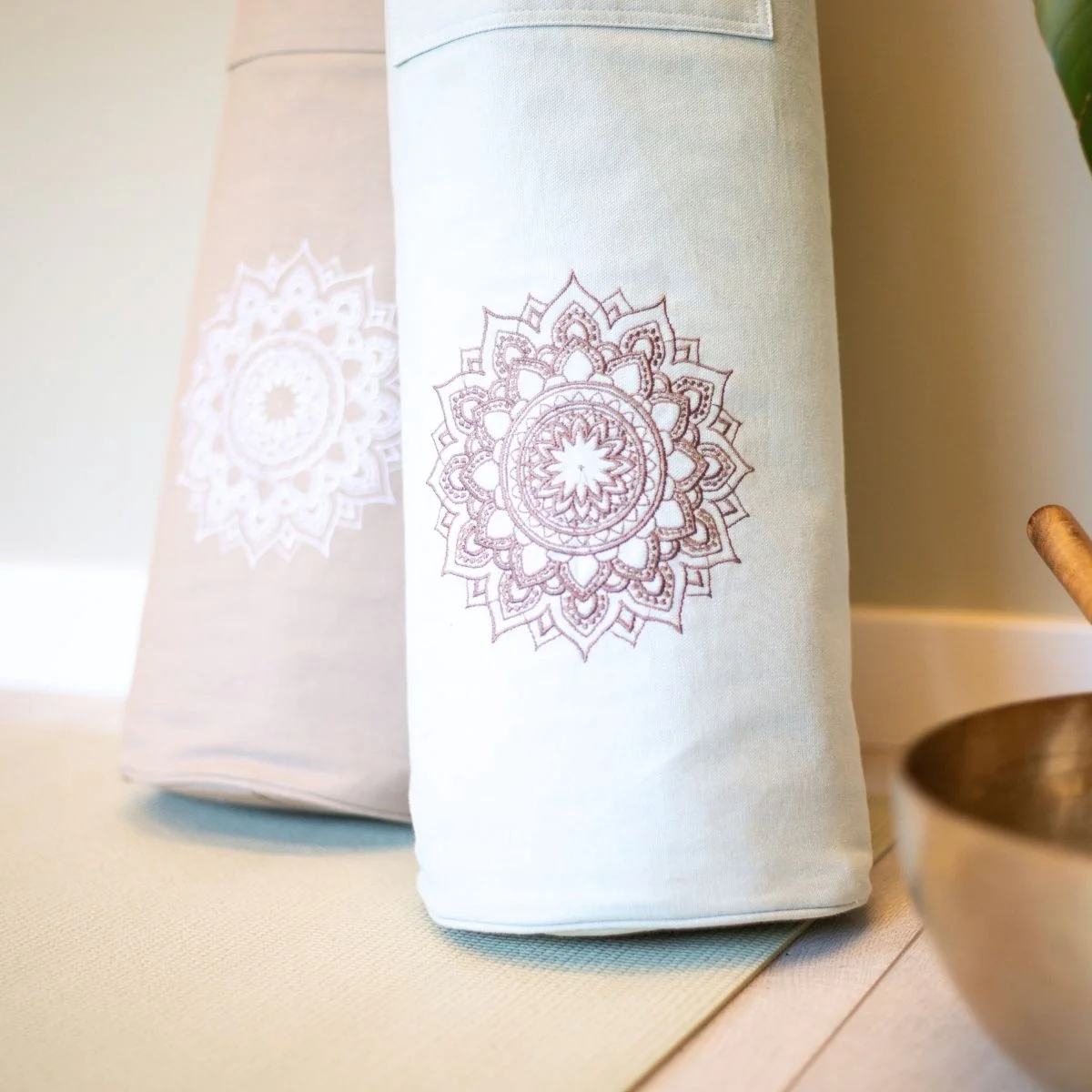 Deva Yoga - Yoga mat tas - Warm Grey Mandala - Image 3