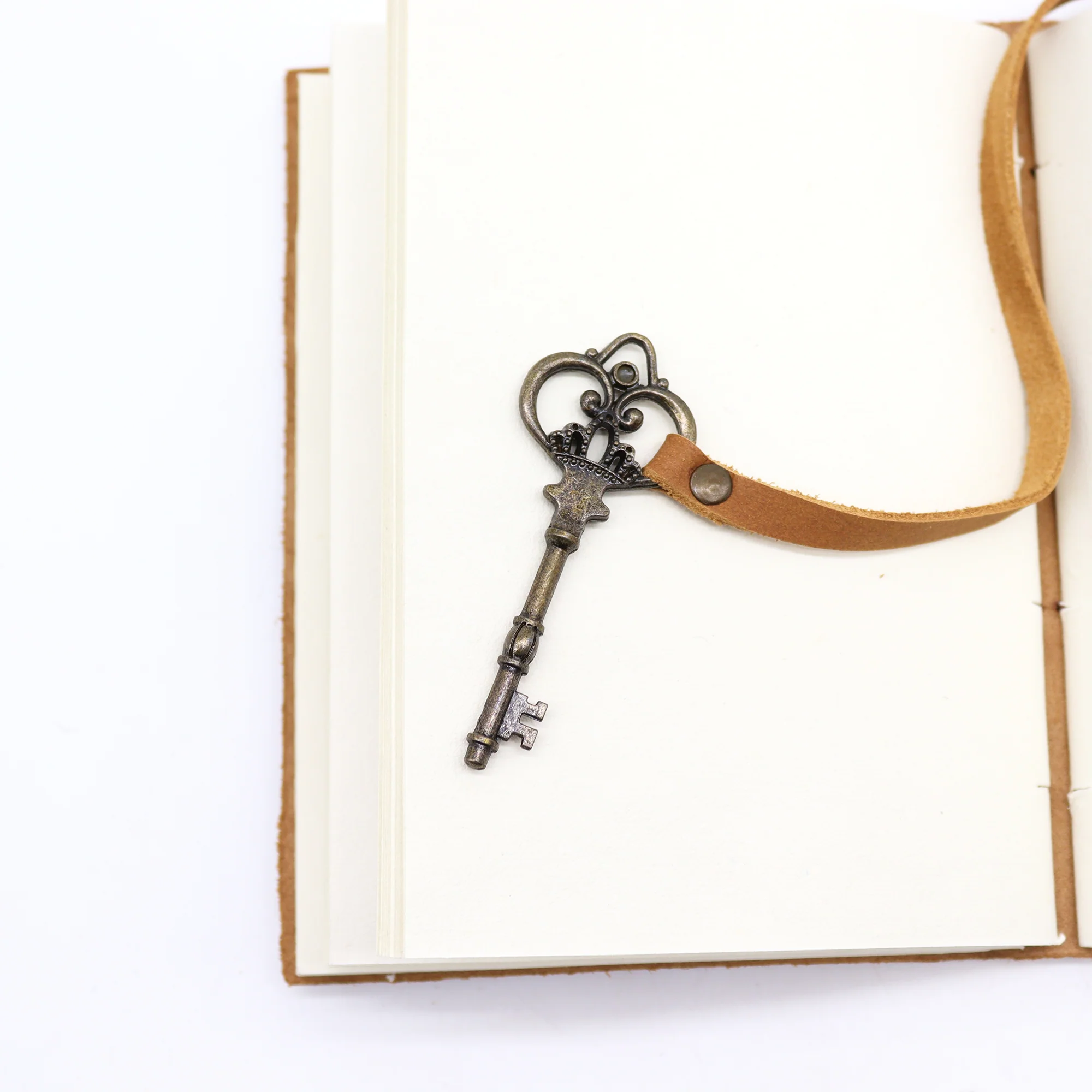 Lederen Notebook met sleutel  13x18cm - Image 3